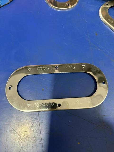 GROTE 60 Series Oval Stainless Steel Flange Cover - Silver Tractolaser
