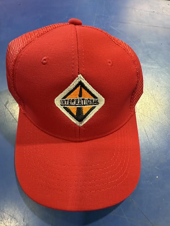INTERNATIONAL CURVED BILL PATCH HAT RED (Copia) Tractolaser