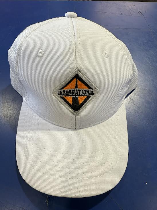 INTERNATIONAL CURVED BILL PATCH HAT WHITE (Copia) (Copia) Tractolaser