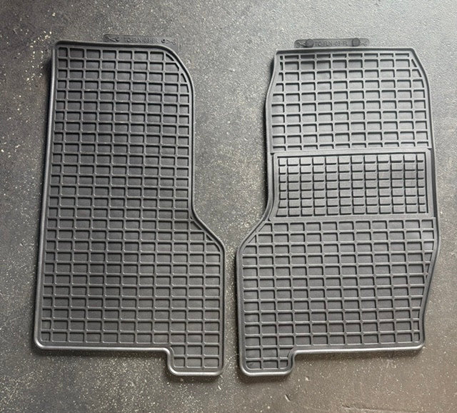 Freightliner M2 Black Floor Mat Set Tractolaser