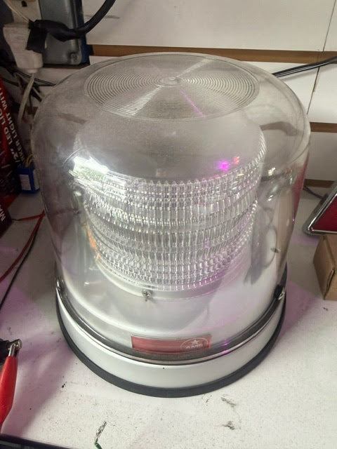 LED STROBE RED HEAVY DUTY, 8 White CLEAR LENS, CLEAR DOME. MULTI-VOLT Tractolaser