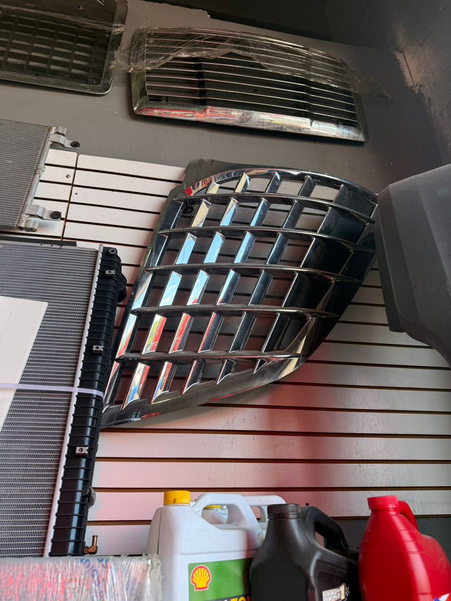 GRILLE INTERNATIONAL LONESTAR LH (3810750C92) Tractolaser