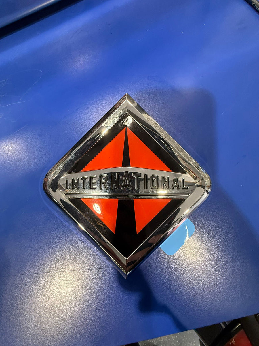 LOGO GRILLE INTERNATIONAL FRONT GENUINE Tractolaser